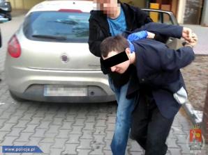 29-latek zwabiał dzieci do swojego mieszkania, rozbierał je, dotykał w miejsca intymne, a także sam obnażał się przed nimi