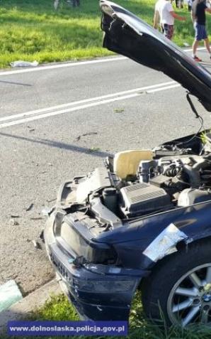 Rozbił BMW, był pijany i uciekł!