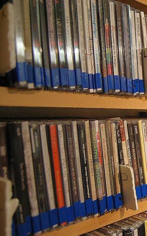 Polacy najczęściej kupują płyty polskich wykonawców. W radiu i telewizji dominują jednak twórcy zagraniczni