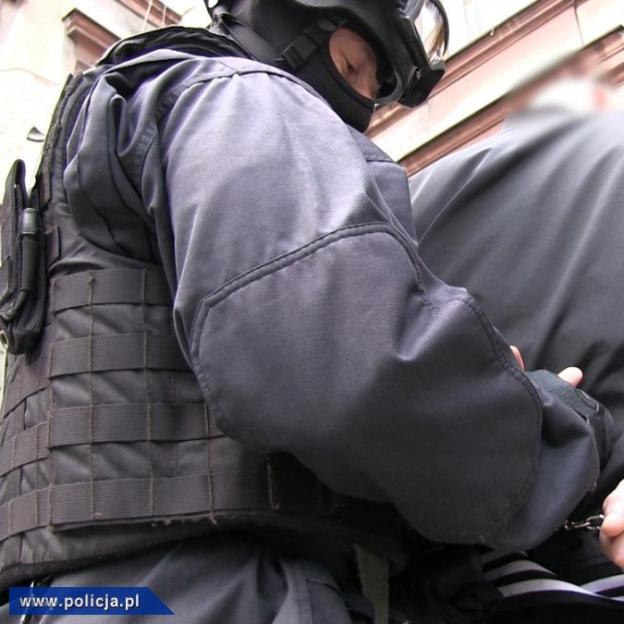 Handel narkotykami na dużą skalę. Zatrzymano 17 osób powiązanych z pseudokibicami z Przemyśla! 