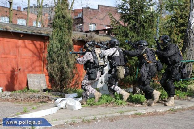 Spektakularne ćwiczenia policji w Szczecinie